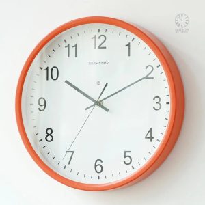 Design contemporain d'une horloge murale stylée