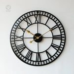 Horloge murale industrielle au design moderne
