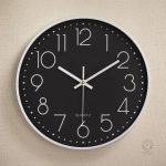 Horloge de bureau avec finition soignée et moderne