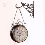 Horloge murale vintage avec décor classique