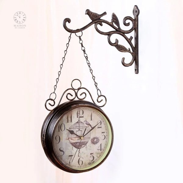 Horloge murale vintage avec décor classique
