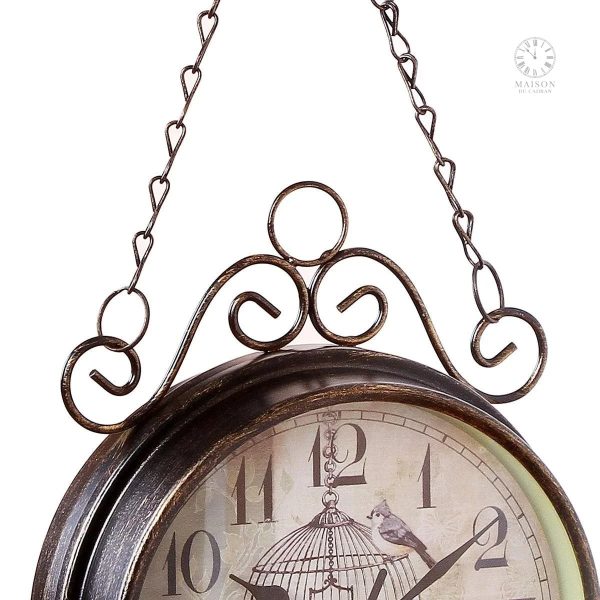 Horloge ancienne en bois, ajout décoratif parfait