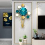 Horloge murale design avec motifs de ballons colorés