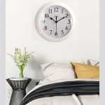 Horloge murale blanche élégante et moderne