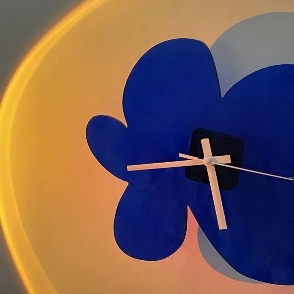 Horloge décorative bleue pour intérieur élégant