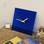 Horloge murale avec teinte bleue apaisante
