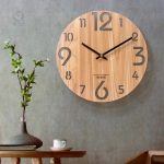 Horloge murale en bois au design naturel