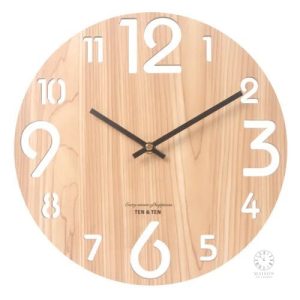 Horloge en bois pour une décoration intérieure élégante