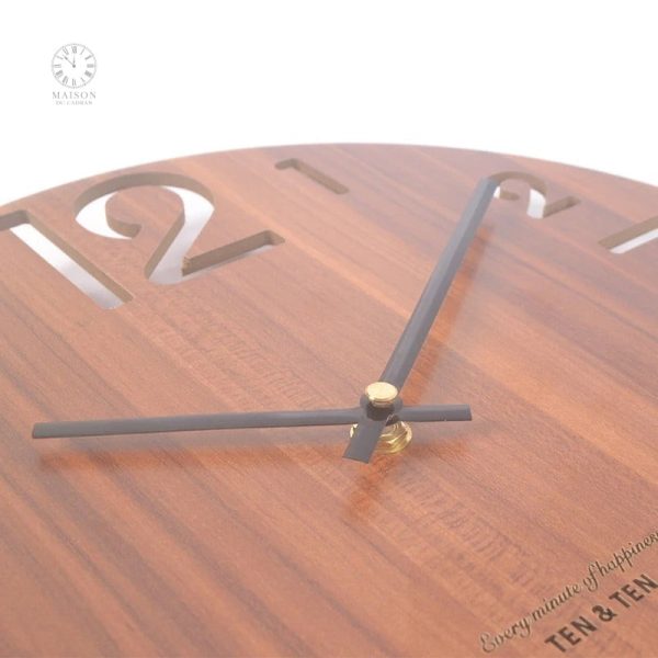 Horloge en bois au charme rustique pour votre mur