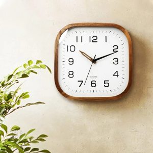 Horloge Murale Carrée en Bois