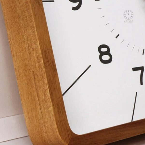 Horloge Murale en Bois avec Design Carré