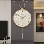 Élégante horloge bois de cerf pour décoration intérieure