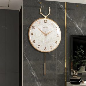 Horloge murale en bois de cerf, style moderne et chic