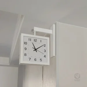 Horloge murale en bois design moderne