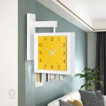 Horloge murale en bois naturel élégant