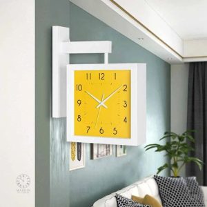 Horloge murale en bois naturel élégant