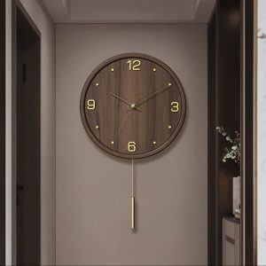 Horloge murale en bois et métal au design moderne