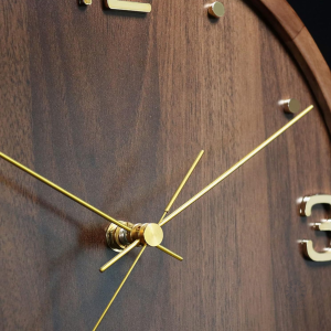 Horloge bois et métal, élégance pour votre intérieur
