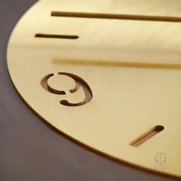 Horloge murale au style épuré en bois et métal