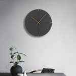 Horloge murale bois minimaliste au design épuré