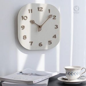 Horloge murale élégante en bois naturel