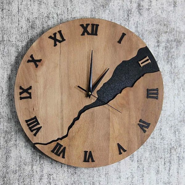 Horloge en bois au style vintage et chaleureux