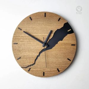 Horloge murale artisanale en bois naturel