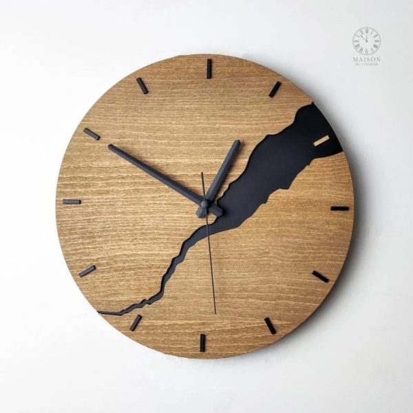 Horloge murale artisanale en bois naturel