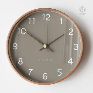 Design scandinave pour horloge murale en bois