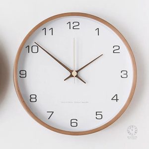 Horloge en bois au style nordique moderne