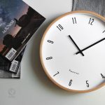 Horloge murale en bois avec motifs asiatiques