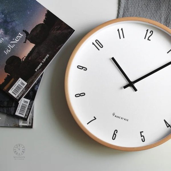 Horloge murale en bois avec motifs asiatiques