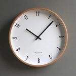 Horloge en bois design japonais pour intérieur