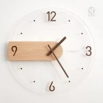 Horloge murale en bois au design minimaliste