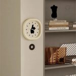 Horloge murale en forme de chat stylisé