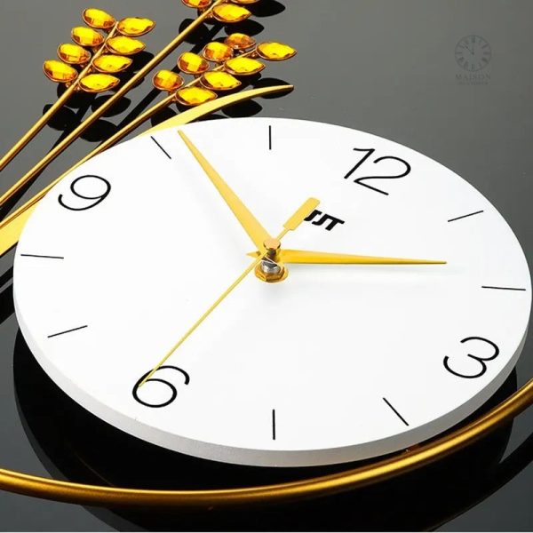 Horloge murale au style contemporain et épuré
