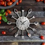 Horloge murale design pour une cuisine stylée