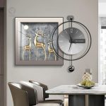 Horloge murale minimaliste adaptée au salon