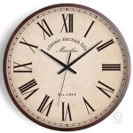 Horloge design en bois pour un intérieur chaleureux