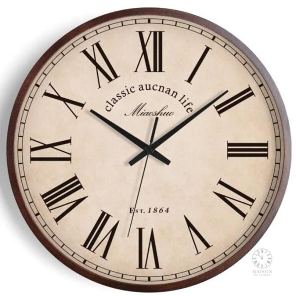 Horloge design en bois pour un intérieur chaleureux