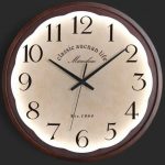 Horloge murale en bois, accessoire décoratif unique