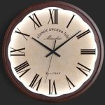 Horloge en bois au charme intemporel pour la maison