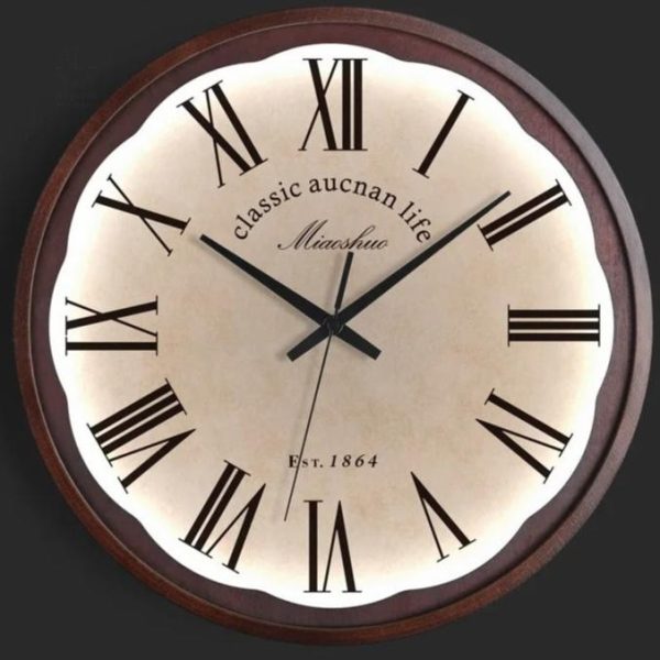 Horloge en bois au charme intemporel pour la maison