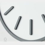 Horloge au style épuré en bois