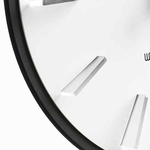 Horloge murale minimaliste au design italien