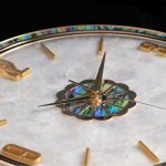 Horloge murale design avec finition haut de gamme