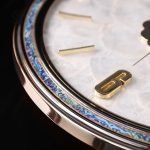 Horloge murale au design chic et raffiné pour salon