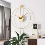 Horloge Murale au Design Raffiné en Or