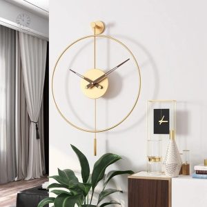 Horloge Murale au Design Raffiné en Or