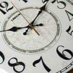 Horloge double face au design élégant pour la décoration
